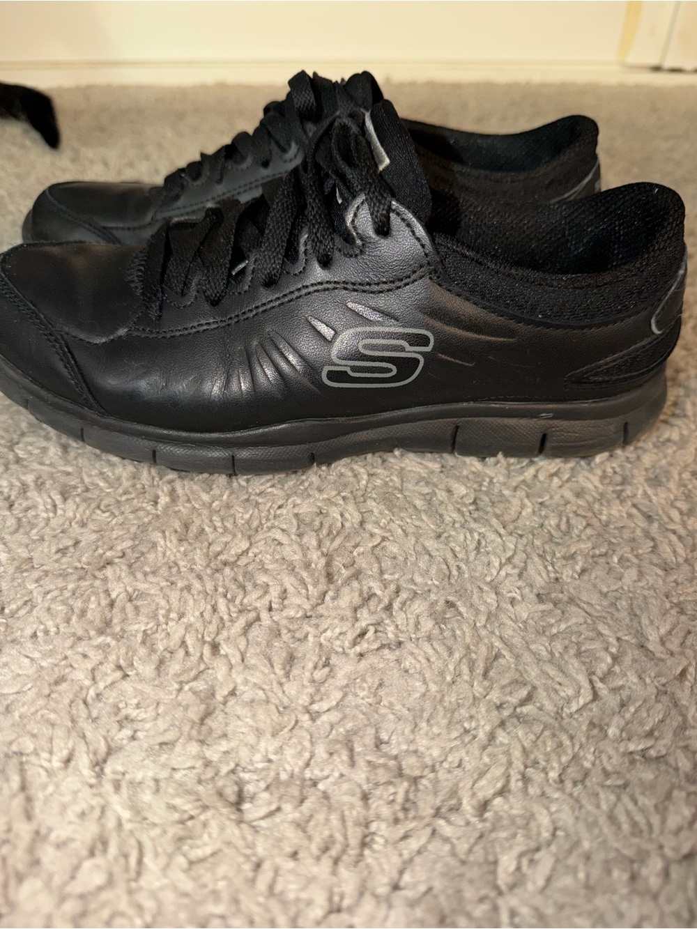 Skechers Black Low-Top Lace up work wear shoes. Memory foam lining. - Picture 5 of 6